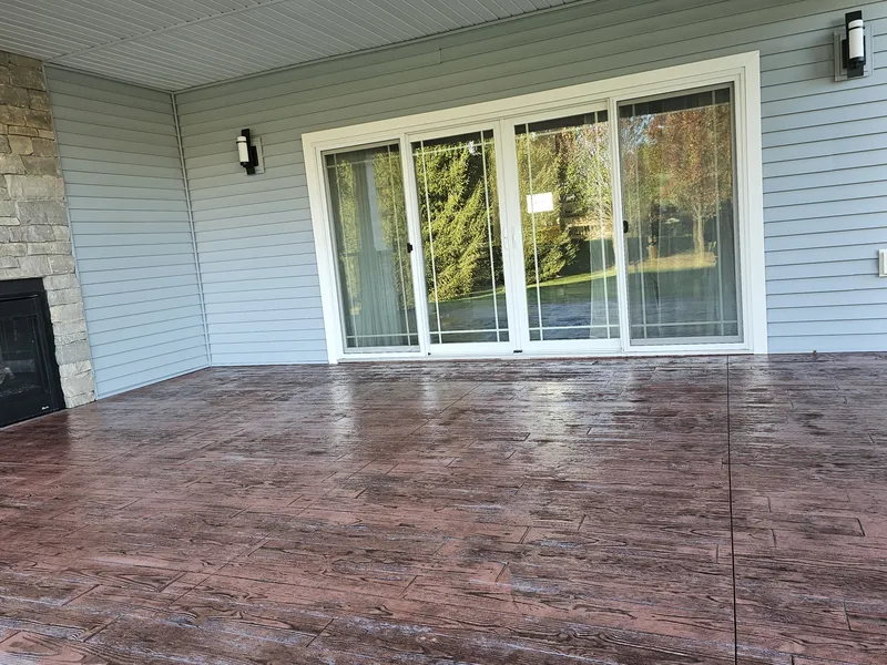 Sealed brown stamped concrete patio with decorative joint pattern